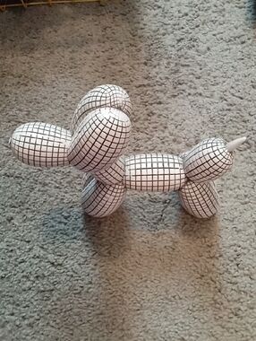 Black & White Balloon Dog